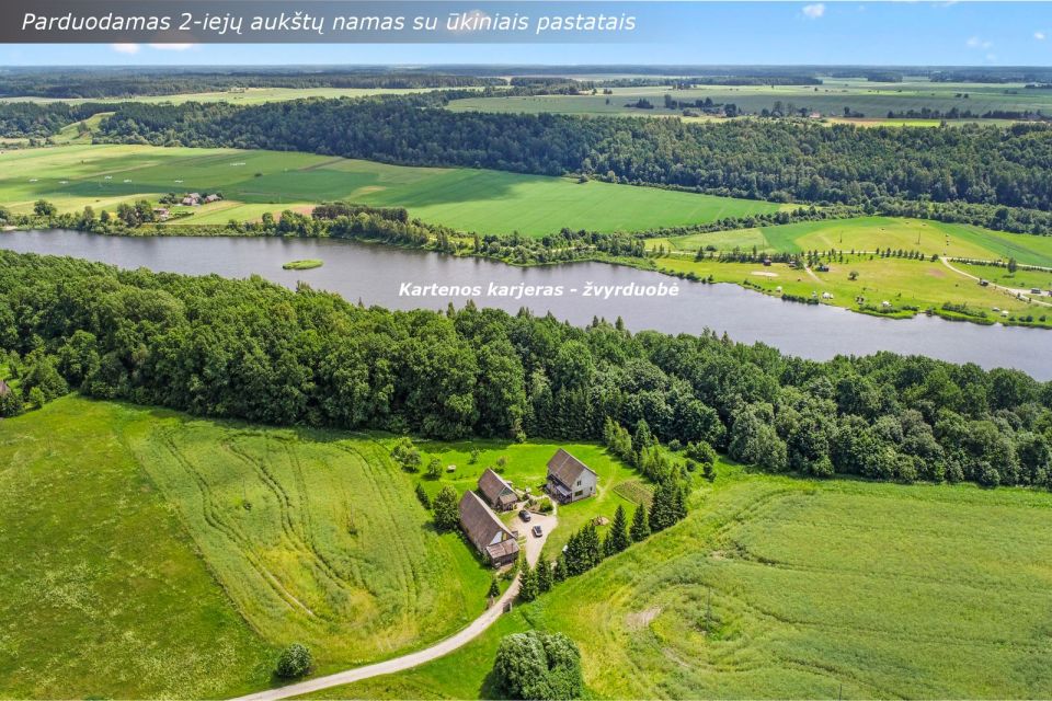 Parduodamas erdvus, rekonstruotas 2 aukštų gyvenamasis namas kartu su ūkiniais pastatais, Ąžuolyno g., Žadeikių k., Kretingos r.